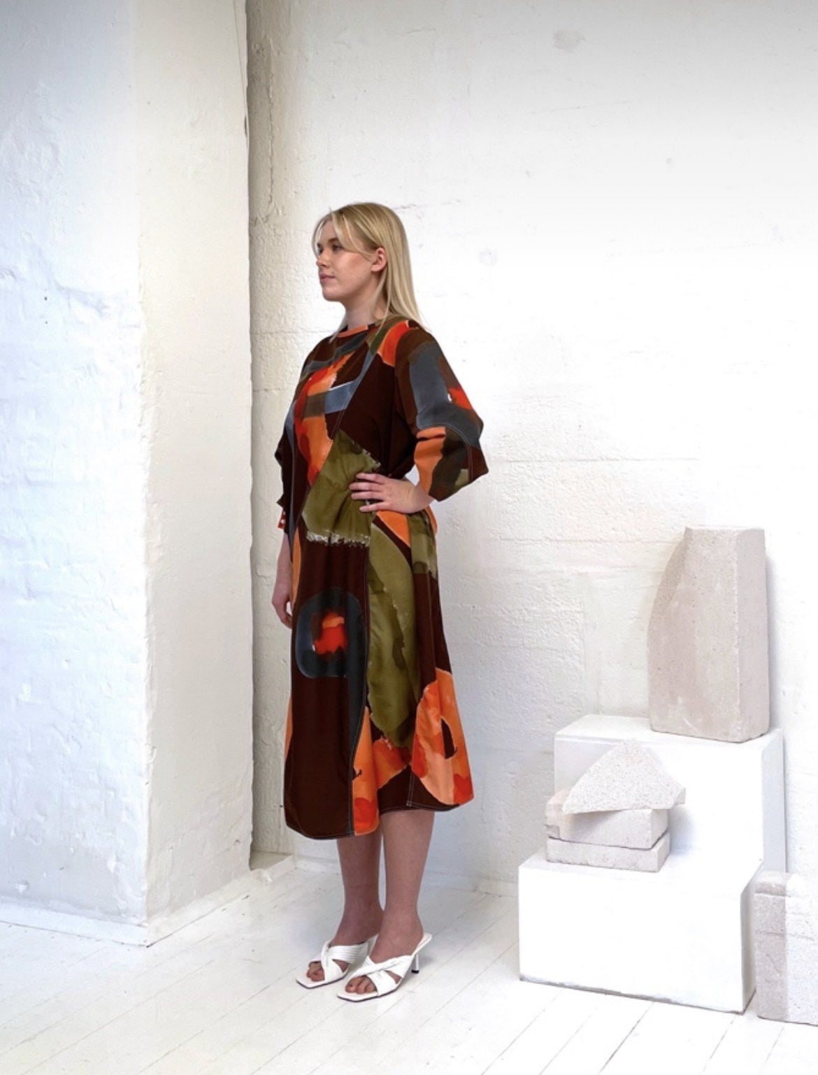 Caroline Hundsholt – River Dress med håndmalet print